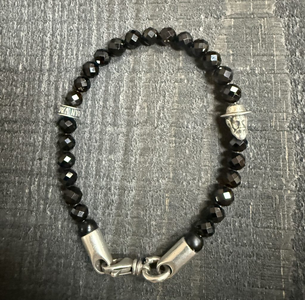 Blackspinelvagabondhead